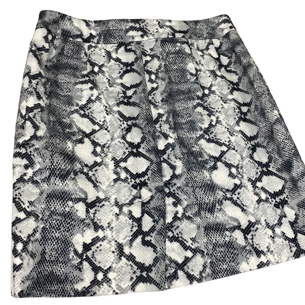 NEW York and company skirt size 10‎
